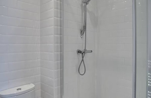 Peninsula Apartment | Bright Riverside 3 Bedroom Apartment near O2