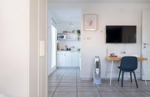 Tel Aviv Apartment | Bright Rooftop Apt with Private Roof ♡ of Tlv ☆ TV