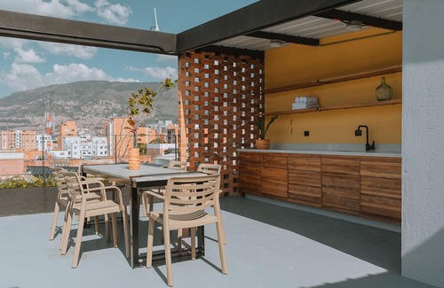 Laureles Apartment | Bright & Rustic Loft on the valley of Laureles with A/C