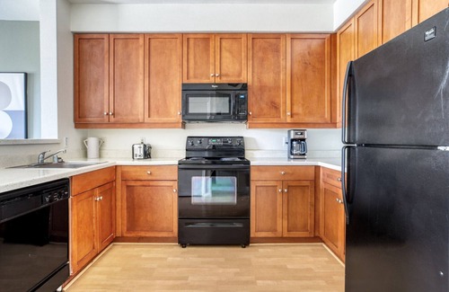 San Jose Apartment | Bright San Jose 1BR w/W/D, Gym & Pool, nr Caltrain, by Blueground