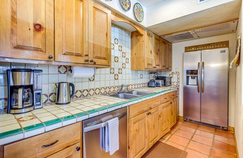 Northeast Santa Fe Condo | Bright Santa Fe Condo: 30 Min from Ski Basin!