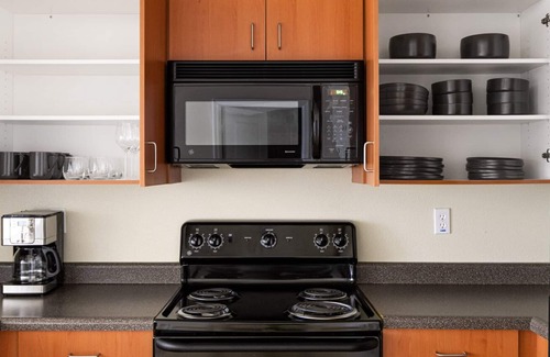 South San Francisco Apartment | Bright South SF 1BR w/ W/D, Gym, Pool, next to BART and TJ, by Blueground
