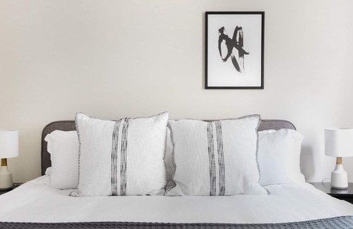 South San Francisco Apartment | Bright South SF 1BR w/ W/D, Gym, Pool, next to BART and TJ, by Blueground