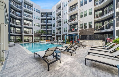 Tampa Apartment | Bright, Spacious 2BD in heart of Tampa | Free Prkg