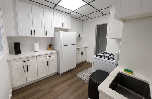 West Ridge Apartment | Bright & Spacious 2BR Apartment in Lively Chicago