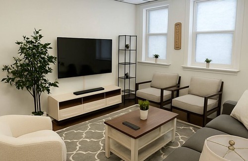 West Ridge Apartment | Bright & Spacious 2BR Apartment in Lively Chicago