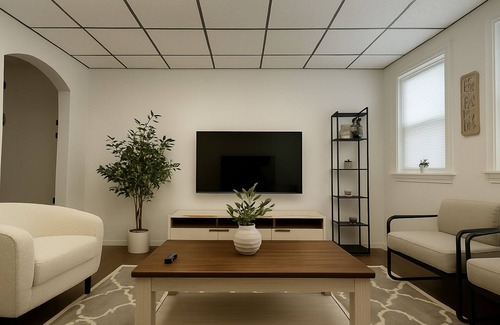 West Ridge Apartment | Bright & Spacious 2BR Apartment in Lively Chicago