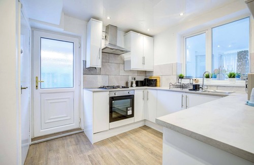 Newcastle-upon-Tyne House | Bright & Spacious 3 Bedroom Home in Newcastle