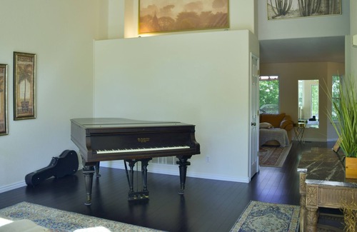 Loveland House | Bright & Spacious 3 Bedroom Home in Coveted Loveland Neighborhood!