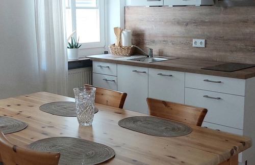 Winningen Apartment | Bright, spacious 38m2 apartment/studio for temporary living