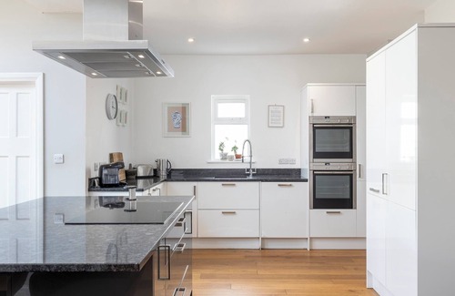 Hove House | Bright & Spacious 3Bedroom Home