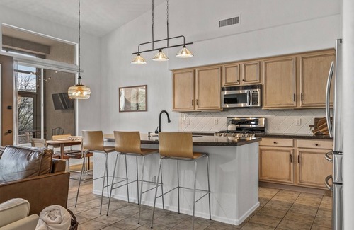 Cottonwood House | Bright & Spacious 4 Bdr Home in Cottonwood! Community Pool & Hot Tub! - Roper -