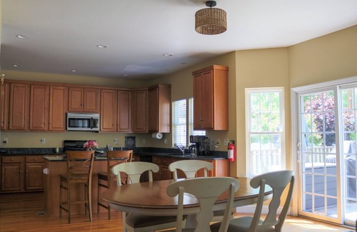 Avon House | Bright, Spacious 5-bdrm Bay Head Shore Home - super close to beach, lake & town