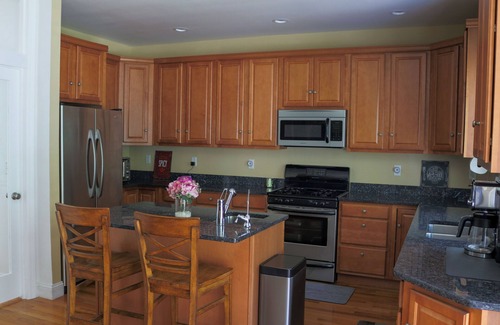 Avon House | Bright, Spacious 5-bdrm Bay Head Shore Home - super close to beach, lake & town