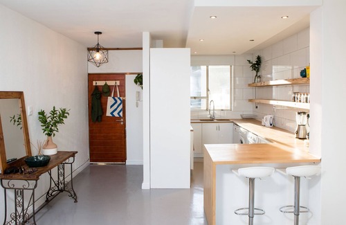 Camps Bay Apartment | Bright, spacious apartment on Camps Bay beach!