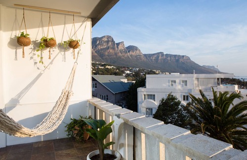 Camps Bay Apartment | Bright, spacious apartment on Camps Bay beach!