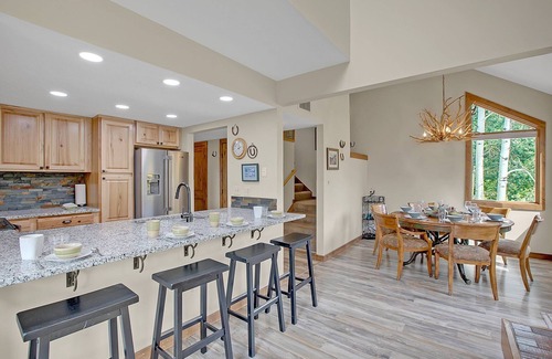 Keystone Condo | Bright, spacious, & extra clean condo in heart of a perfect CO setting!