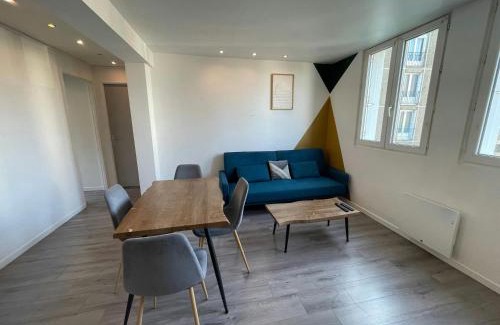 Europe Apartment | Bright Spacious Flat 5 Guests Near Tram