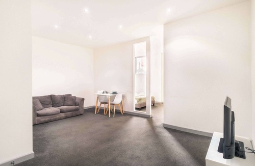 Blackburn Apartment | Bright & Spacious Flat in Blackburn Centre