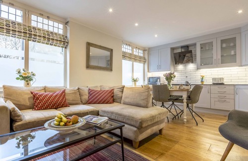 Upper Town House | Bright spacious Georgian Terrace home