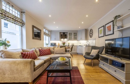 Upper Town House | Bright spacious Georgian Terrace home