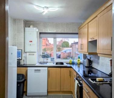 Balderton House | Bright & Spacious Home, 4 Bedrooms & Garden