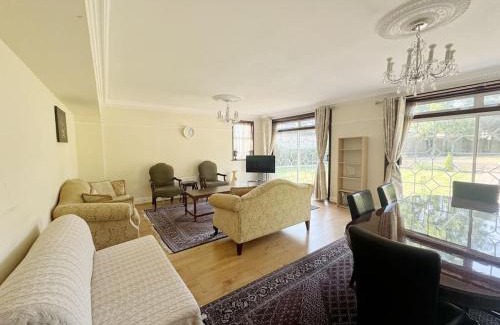 Brondesbury Park House | Bright & Spacious House Near Central London