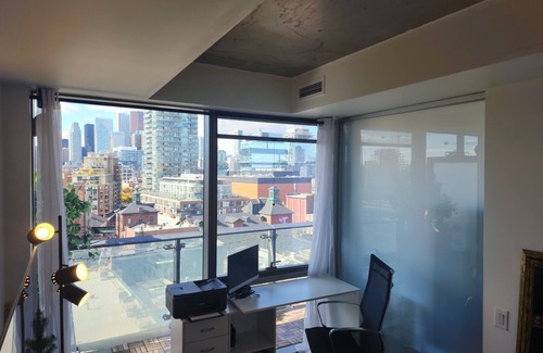 Downtown Toronto Condo | Bright Spacious Luxury 2 Bed 2 Bath Loft Downtown