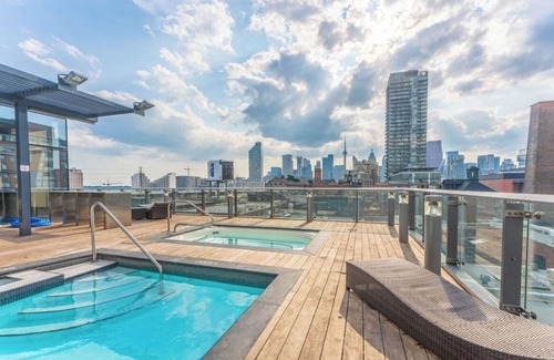 Downtown Toronto Condo | Bright Spacious Luxury 2 Bed 2 Bath Loft Downtown