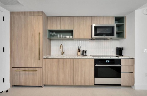 Downtown Miami Condo | Bright & Spacious Modern 1BR