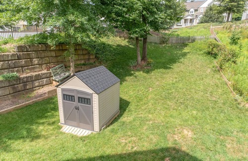 Ridge St. House | Bright, Spacious Home Perfect for Groups and Families: 4BR, 5 Beds