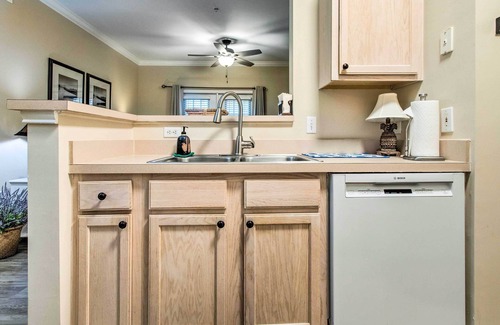 Saint Simons Heights Condo | Bright St Simons Island Condo w/Shared Pool!
