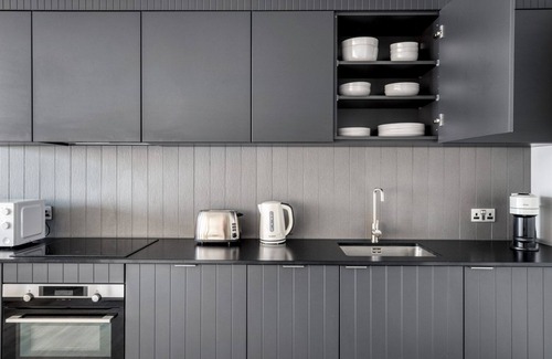 Stratford and New Town Apartment | Bright Stratford 1BR w/Security & Gym, nr Train Station, by Blueground