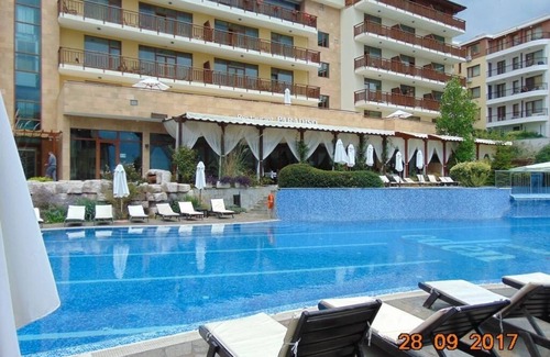 Sveti Vlas Apartment | Bright studio flat based in the resort village St. Vlas in Bulgaria.