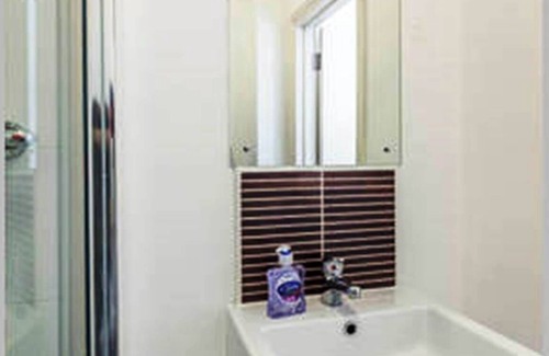 Camden Town Apartment | Bright Studio in Camden next to Mornington Crescent Underground Sation