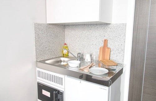 Redcliffe Apartment | Bright Studio in Chelsea