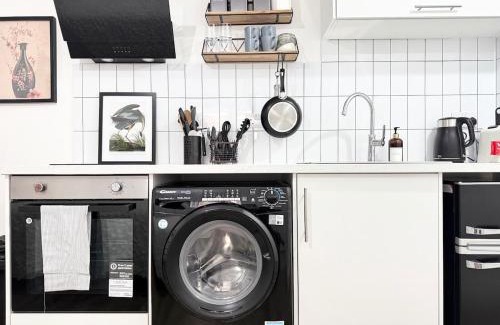 Hoxton West Apartment | Bright Studio in Old Street 2