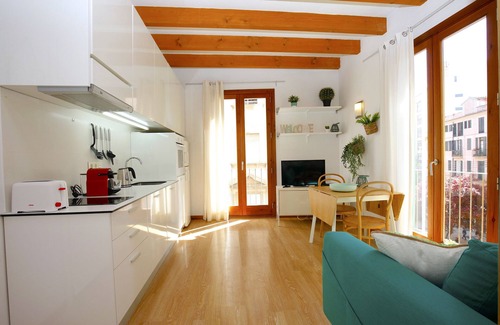 La Missio Apartment | Bright Studio in the heart of Palma with Balcony, Wifi, AC, Great for Couples