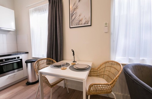 Scheveningen Badplaats Apartment | Bright studio near the sea