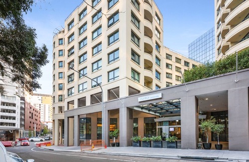 Parramatta Apartment | Bright Studio with Pool Access in Parramatta