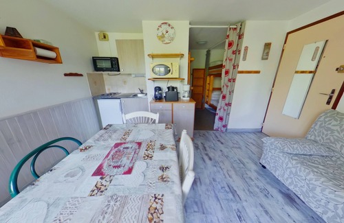 Les Rousses Apartment | Bright studio with loggia and parking in Les Rousses