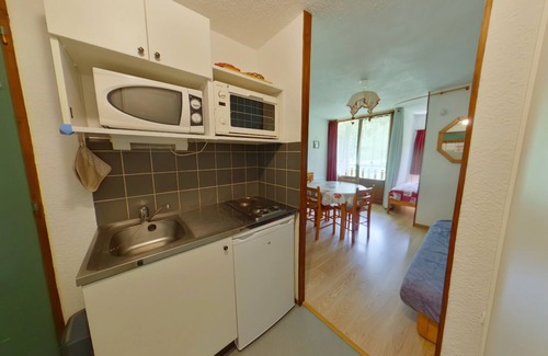 Les Rousses Apartment | Bright Studio with Loggia in Les Rousses