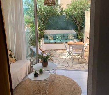 Saint-Aygulf Apartment | Bright studio with small terrace