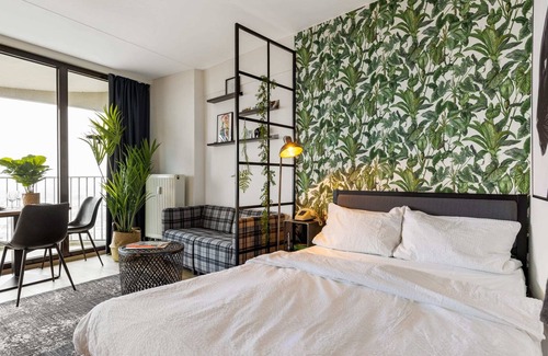 Antonsviertel Apartment | ☆ BRIGHT: Stunning City View & Tropical Vibes | Studio & Balcony