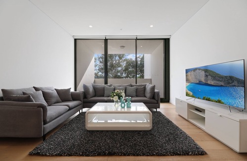 Gordon Apartment | Bright & Stylish 2-Bedroom Escape in Gordon