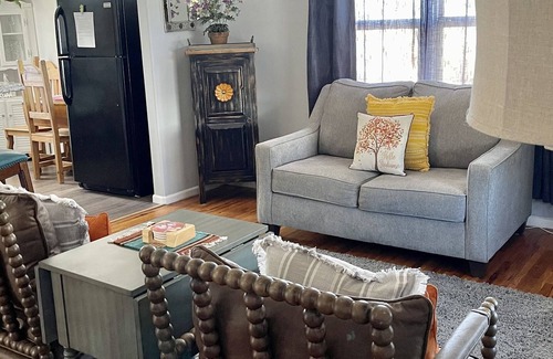 Fort Sumner House | Bright, stylish and centrally located casita.
