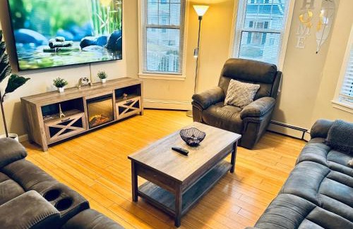 Haledon House | Bright, Stylish & Cozy 2Bed Unit w/Backyard & Grill Close to NYC!