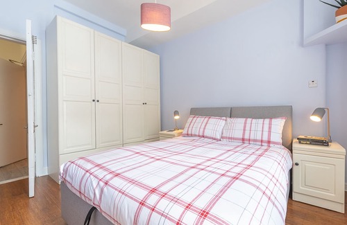 Glasgow Apartment | Bright stylish flat in Queen’s Park