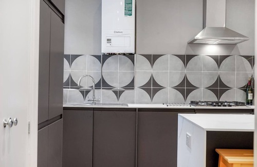 Harringay Ladder Apartment | Bright stylish N. London retreat