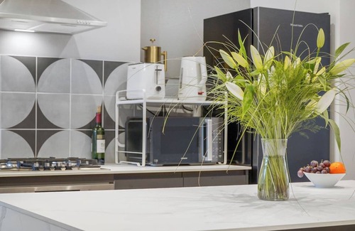 Harringay Ladder Apartment | Bright stylish N. London retreat